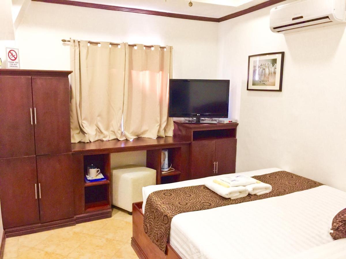 The Pub Hotel Olongapo Room photo