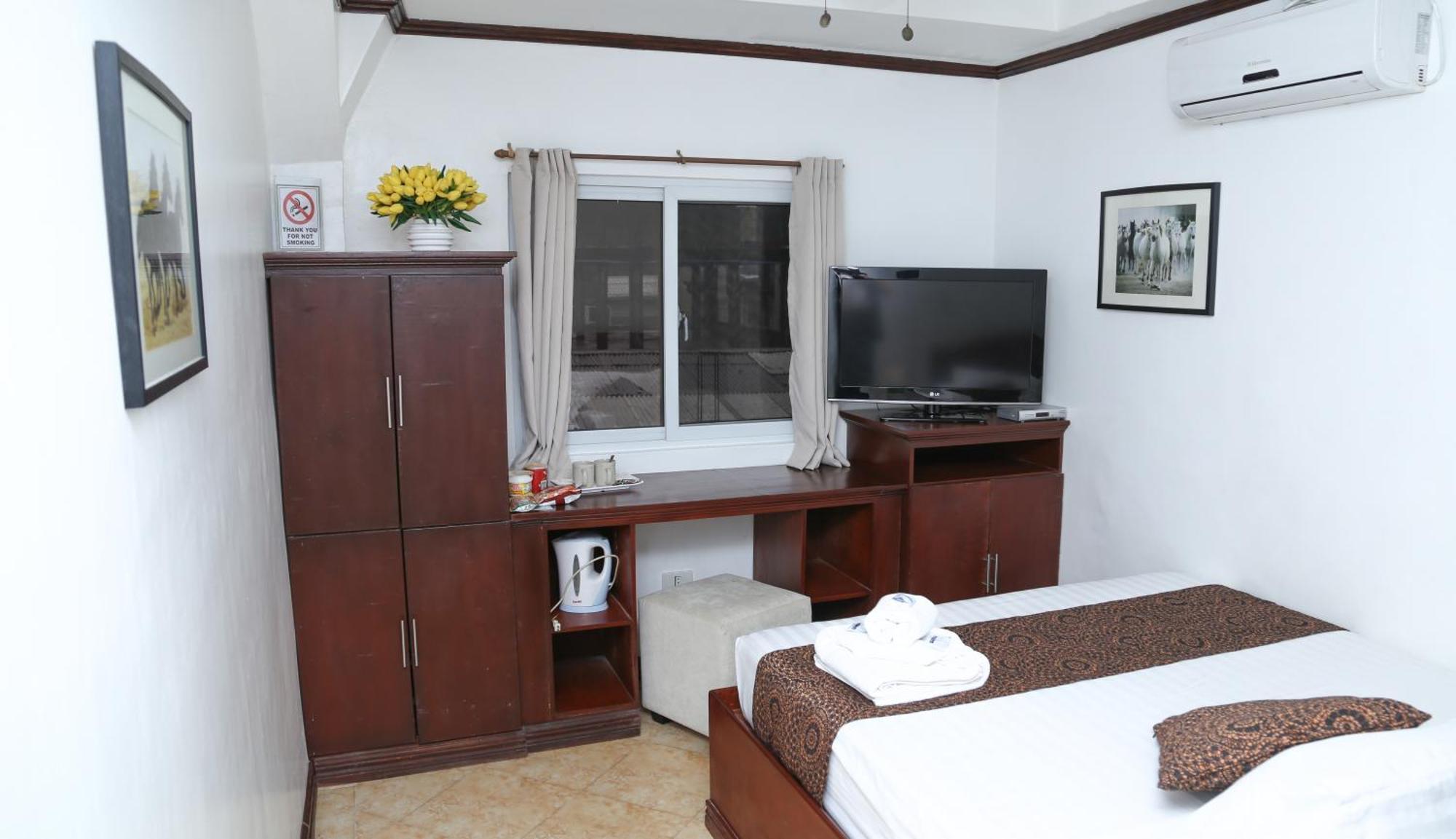 The Pub Hotel Olongapo Room photo